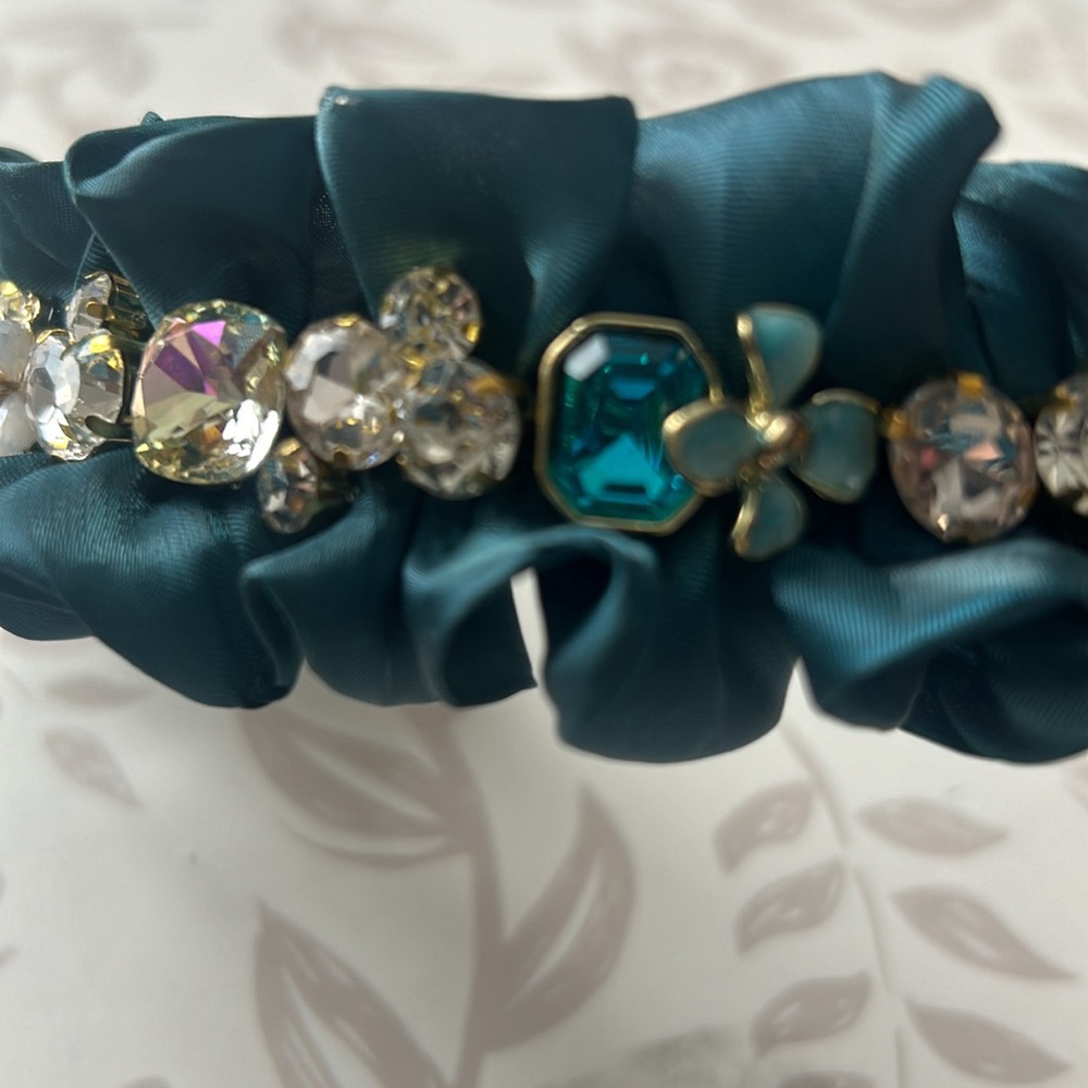 Beautiful headband with Swarovski beads brand new